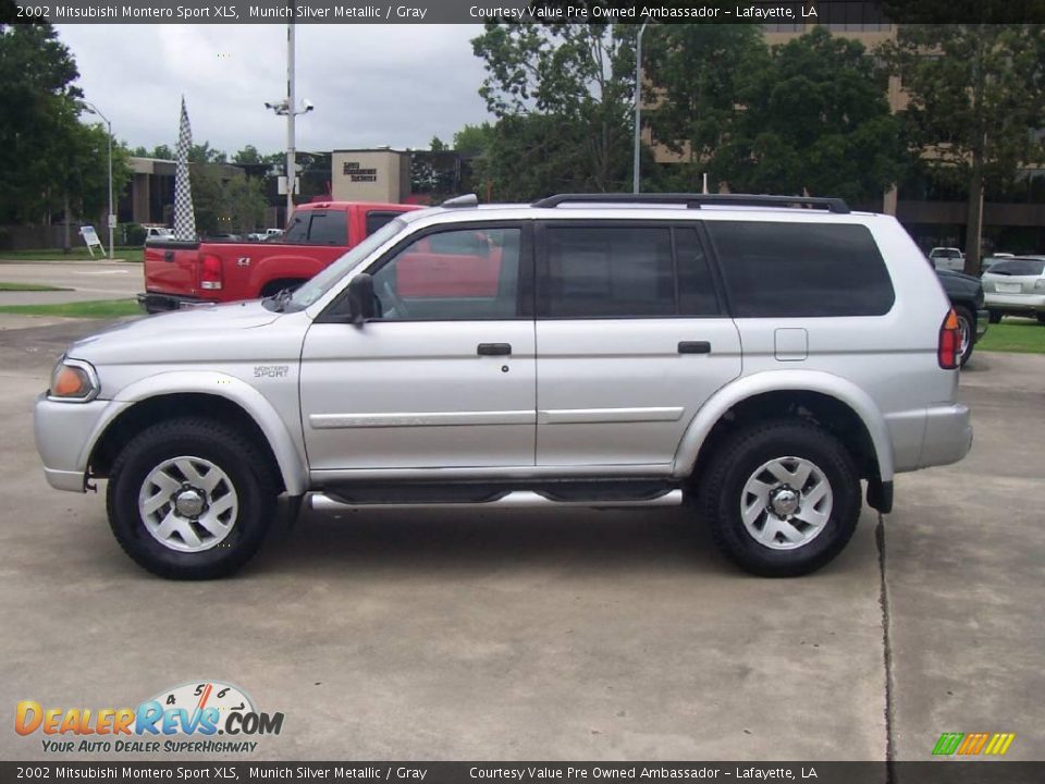 2002 Mitsubishi Montero Sport XLS Munich Silver Metallic / Gray Photo #2
