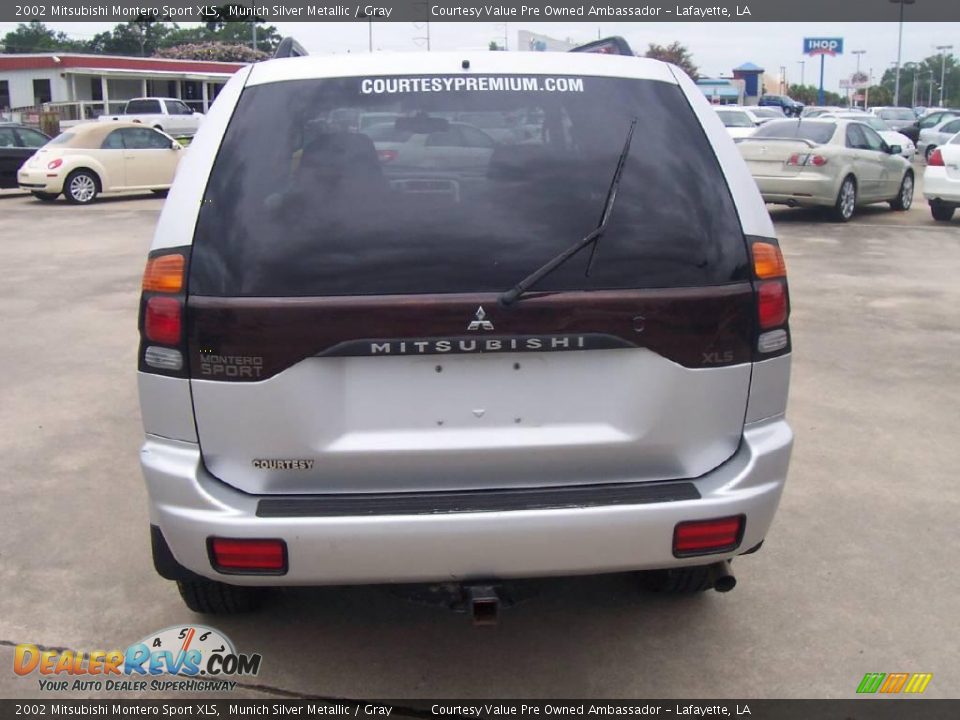 2002 Mitsubishi Montero Sport XLS Munich Silver Metallic / Gray Photo #4