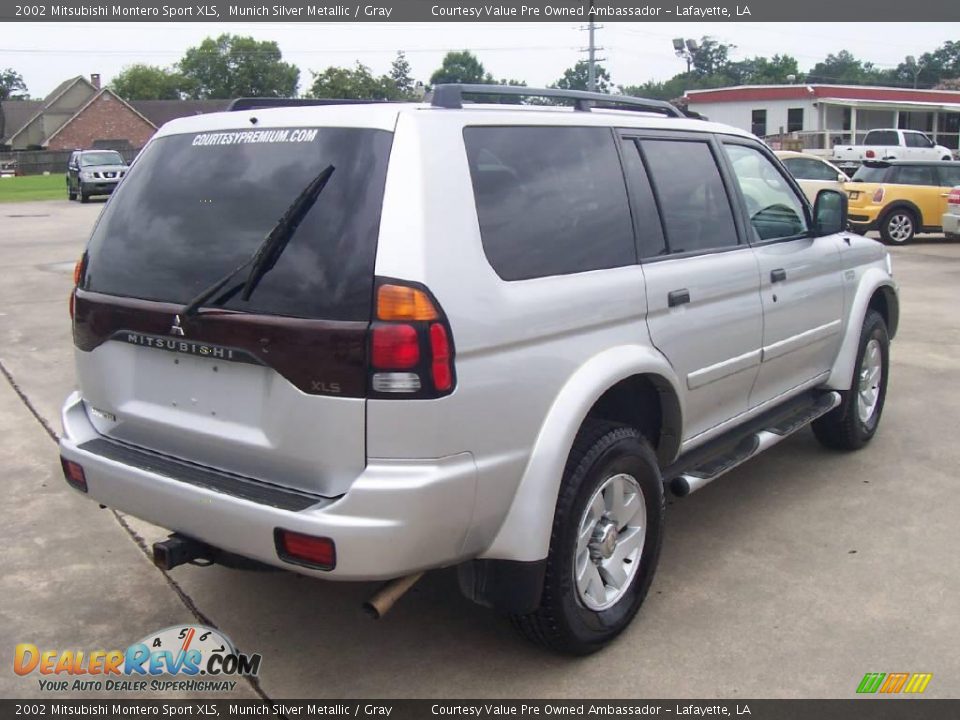 2002 Mitsubishi Montero Sport XLS Munich Silver Metallic / Gray Photo #5