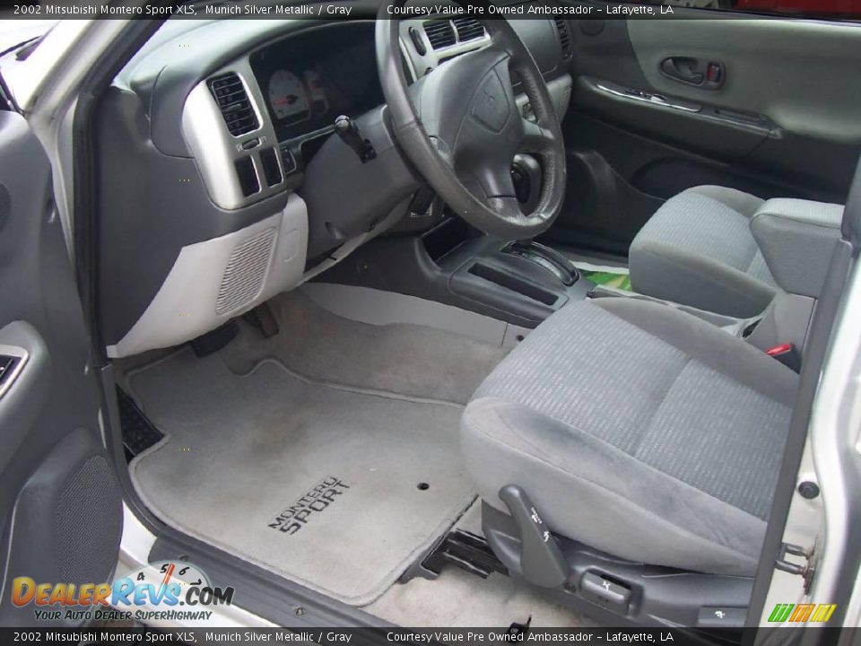 2002 Mitsubishi Montero Sport XLS Munich Silver Metallic / Gray Photo #8