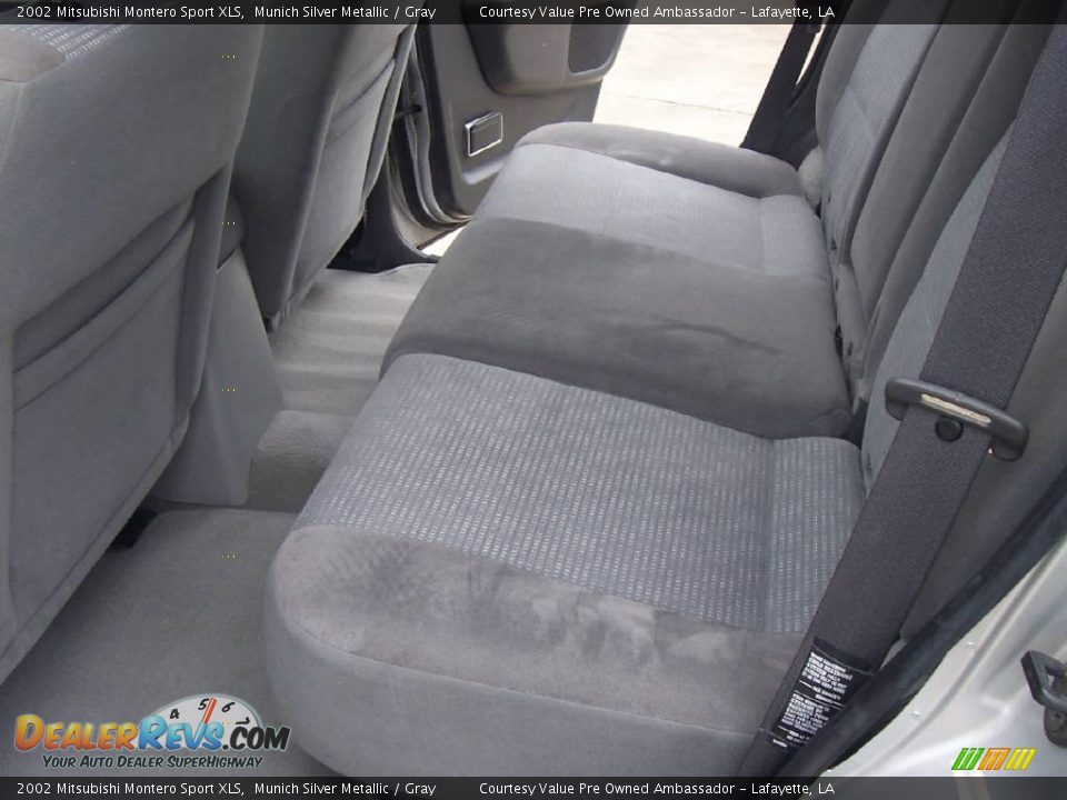 2002 Mitsubishi Montero Sport XLS Munich Silver Metallic / Gray Photo #10