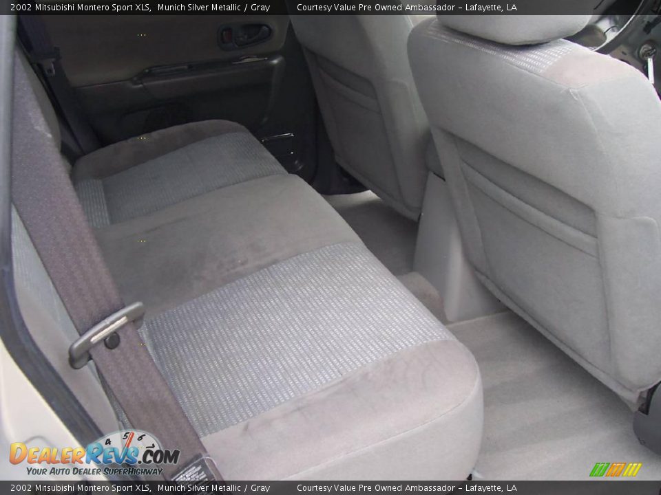 2002 Mitsubishi Montero Sport XLS Munich Silver Metallic / Gray Photo #11