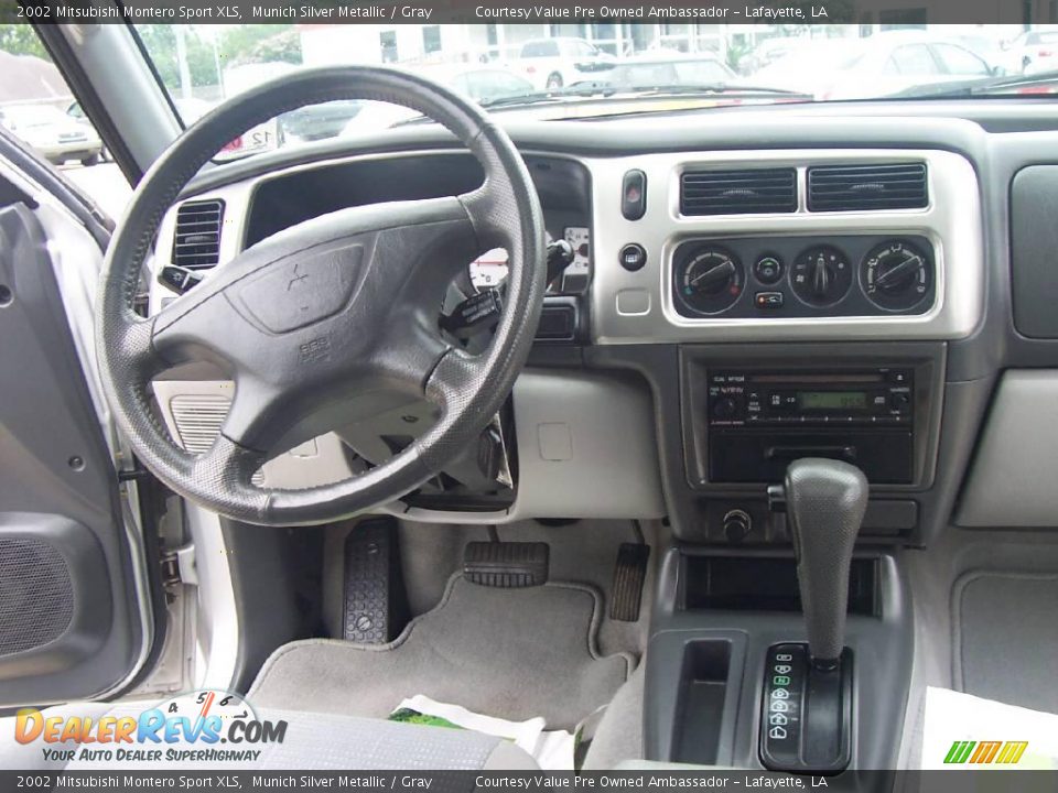 2002 Mitsubishi Montero Sport XLS Munich Silver Metallic / Gray Photo #13