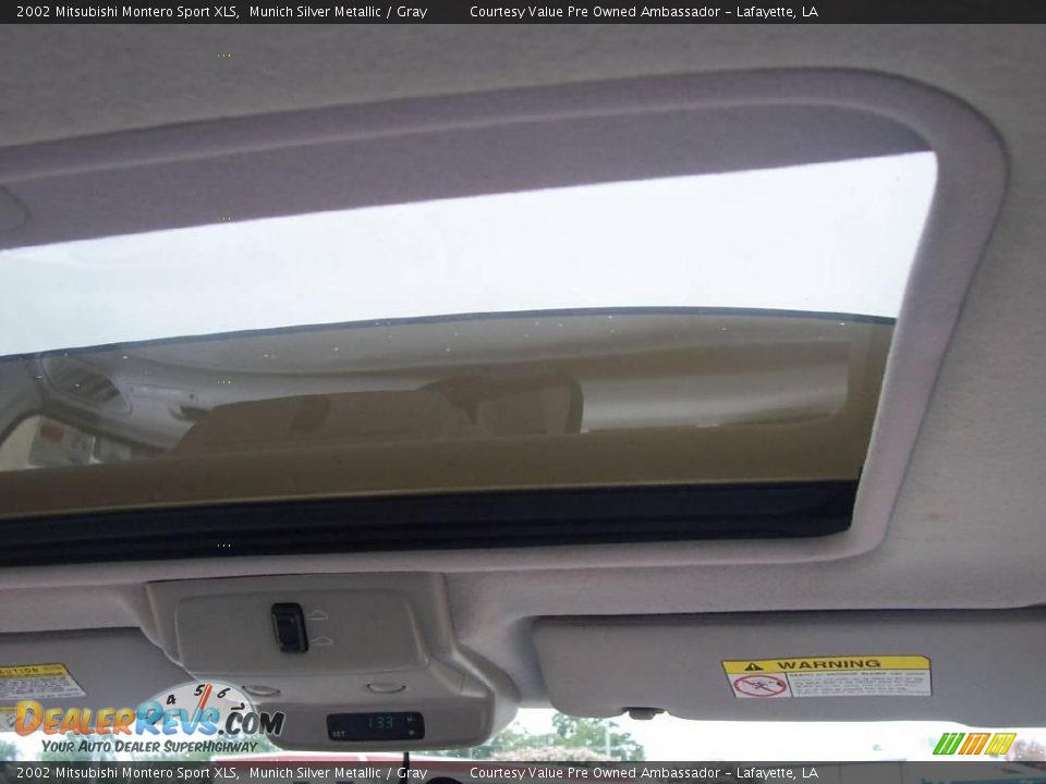 2002 Mitsubishi Montero Sport XLS Munich Silver Metallic / Gray Photo #14