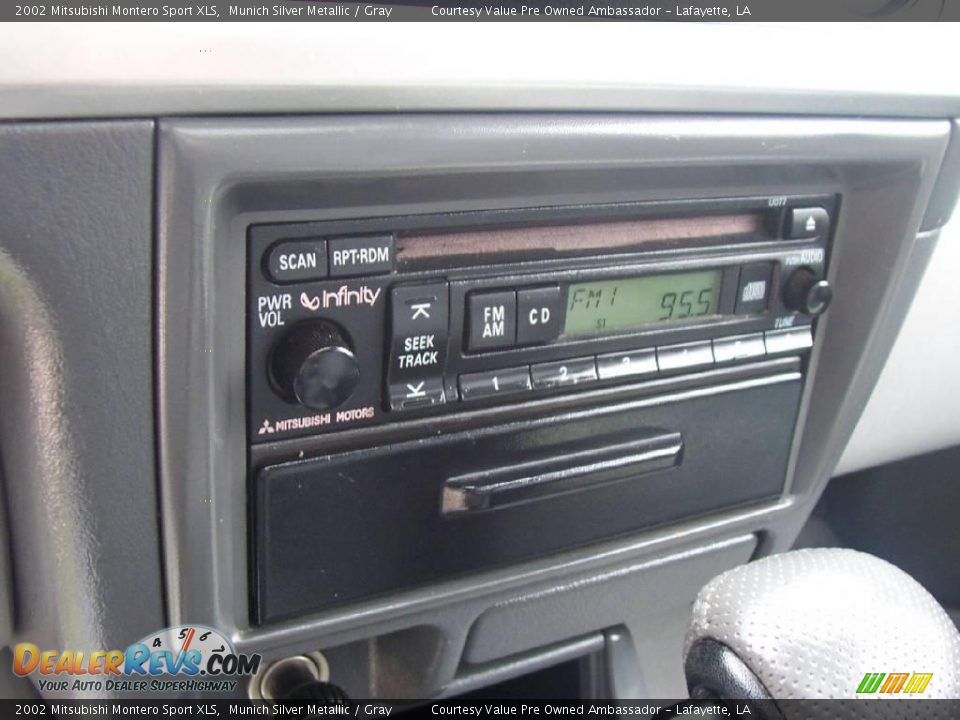 2002 Mitsubishi Montero Sport XLS Munich Silver Metallic / Gray Photo #16