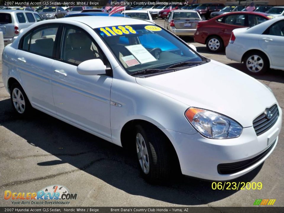2007 Hyundai Accent GLS Sedan Nordic White / Beige Photo #2
