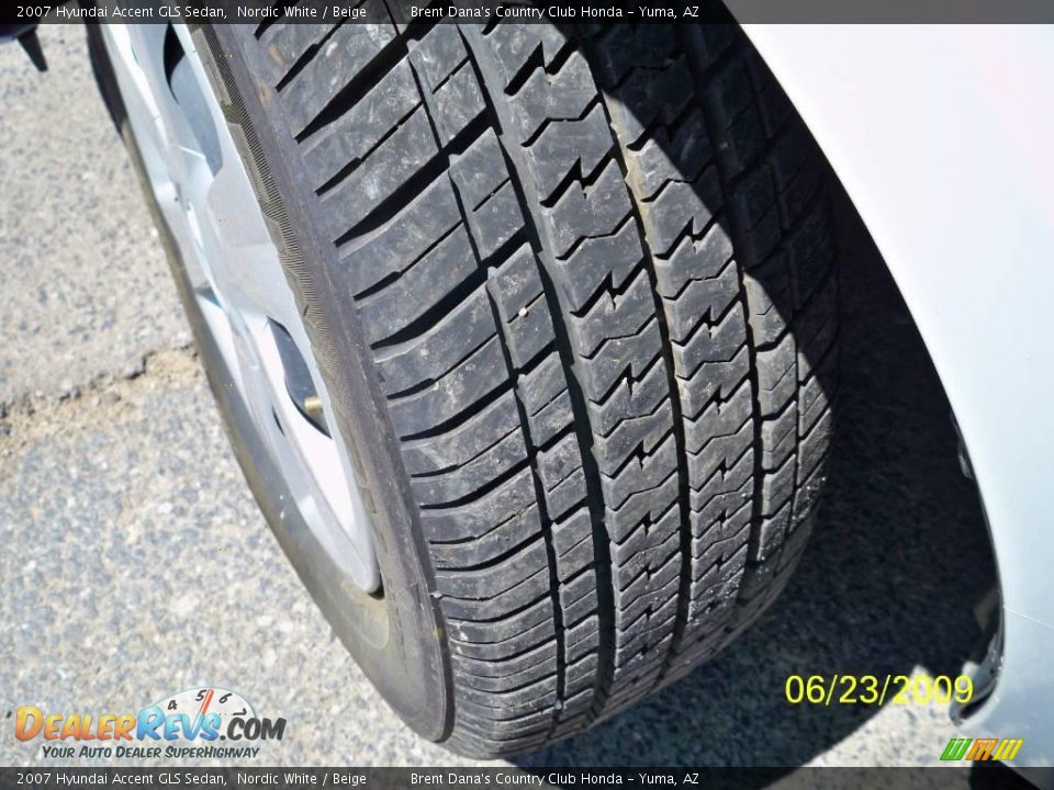 2007 Hyundai Accent GLS Sedan Nordic White / Beige Photo #9