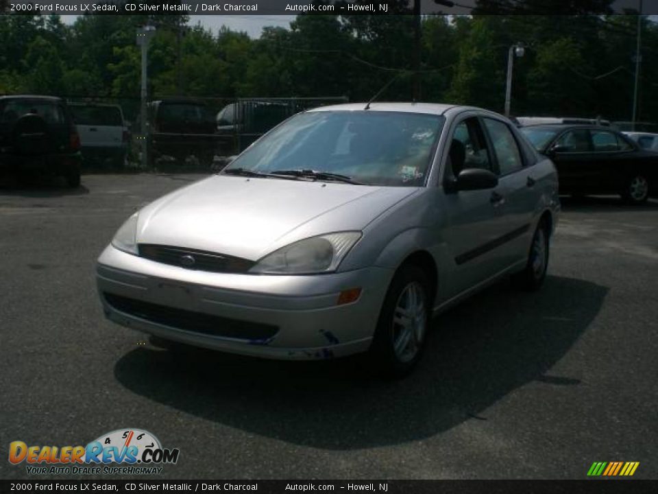 2000 Ford Focus LX Sedan CD Silver Metallic / Dark Charcoal Photo #3