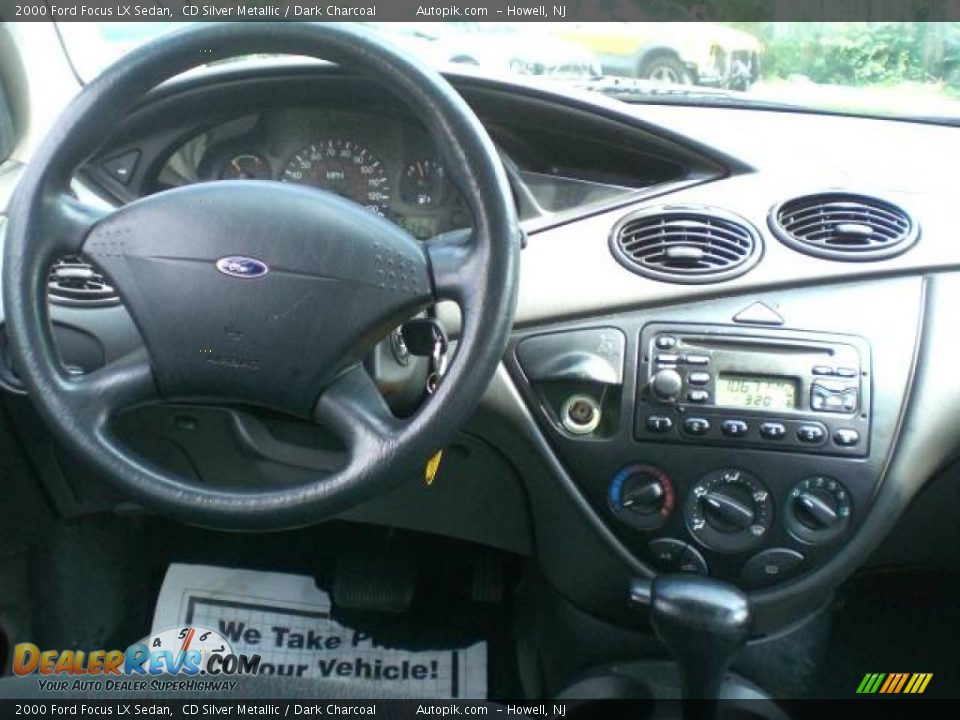 2000 Ford Focus LX Sedan CD Silver Metallic / Dark Charcoal Photo #13