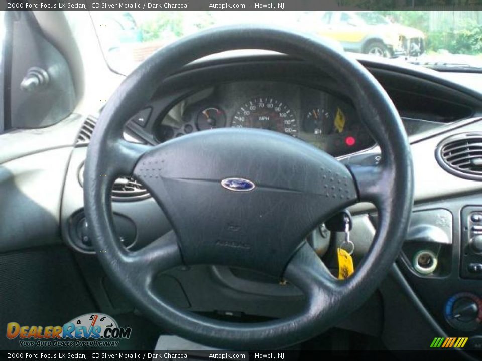 2000 Ford Focus LX Sedan CD Silver Metallic / Dark Charcoal Photo #14