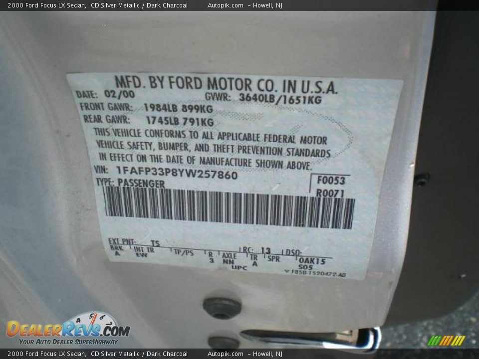 2000 Ford Focus LX Sedan CD Silver Metallic / Dark Charcoal Photo #16