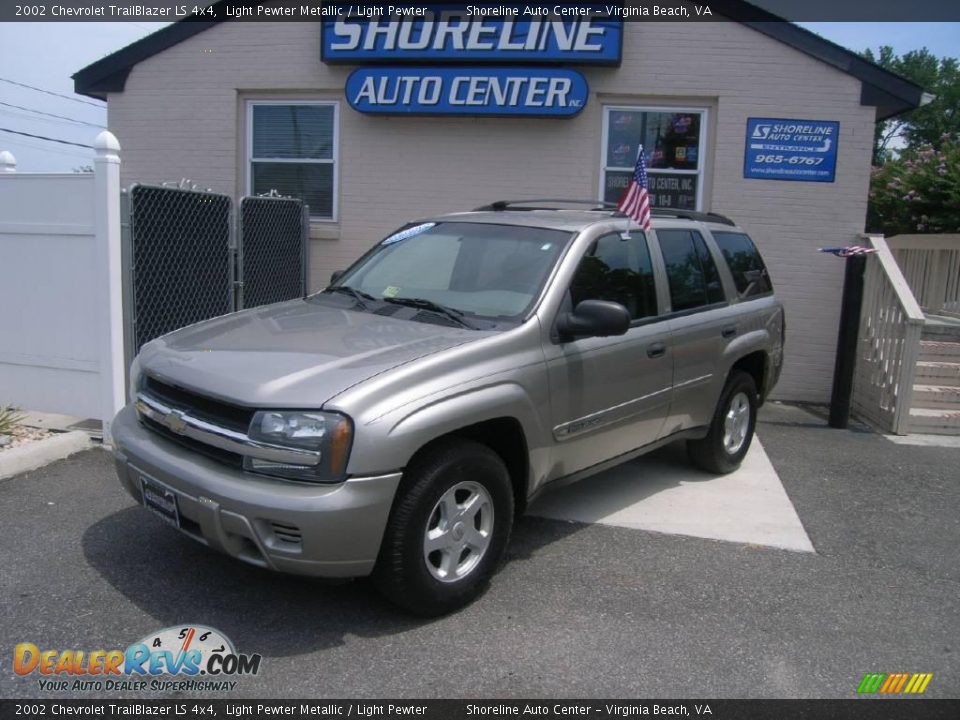 2002 Chevrolet TrailBlazer LS 4x4 Light Pewter Metallic / Light Pewter Photo #2