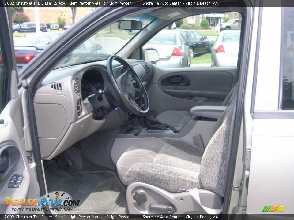 2002 Chevrolet TrailBlazer LS 4x4 Light Pewter Metallic / Light Pewter Photo #16