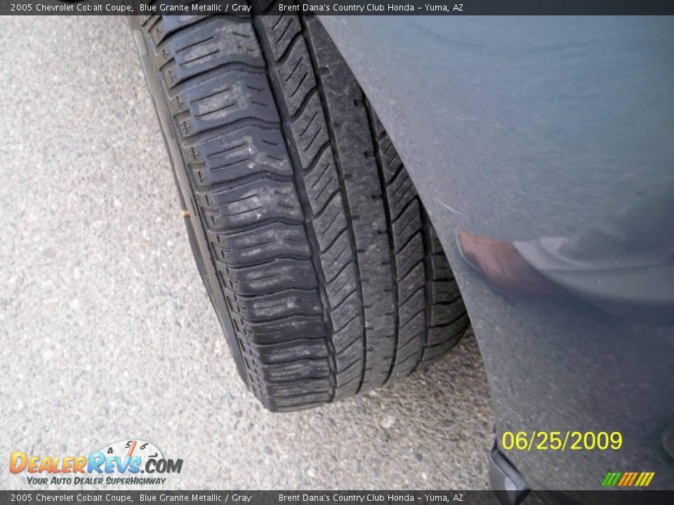 2005 Chevrolet Cobalt Coupe Blue Granite Metallic / Gray Photo #8