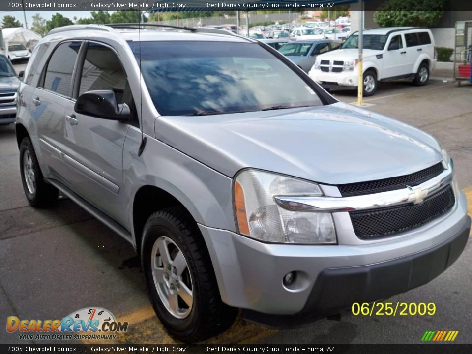 2005 Chevrolet Equinox LT Galaxy Silver Metallic / Light Gray Photo #2