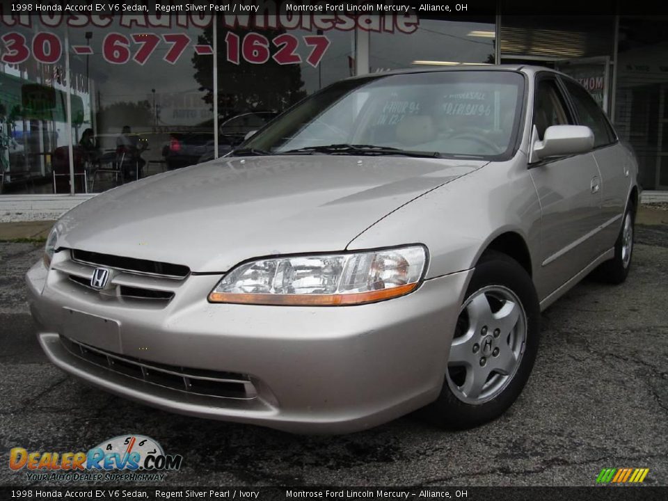 1998 Honda Accord EX V6 Sedan Regent Silver Pearl / Ivory Photo #1