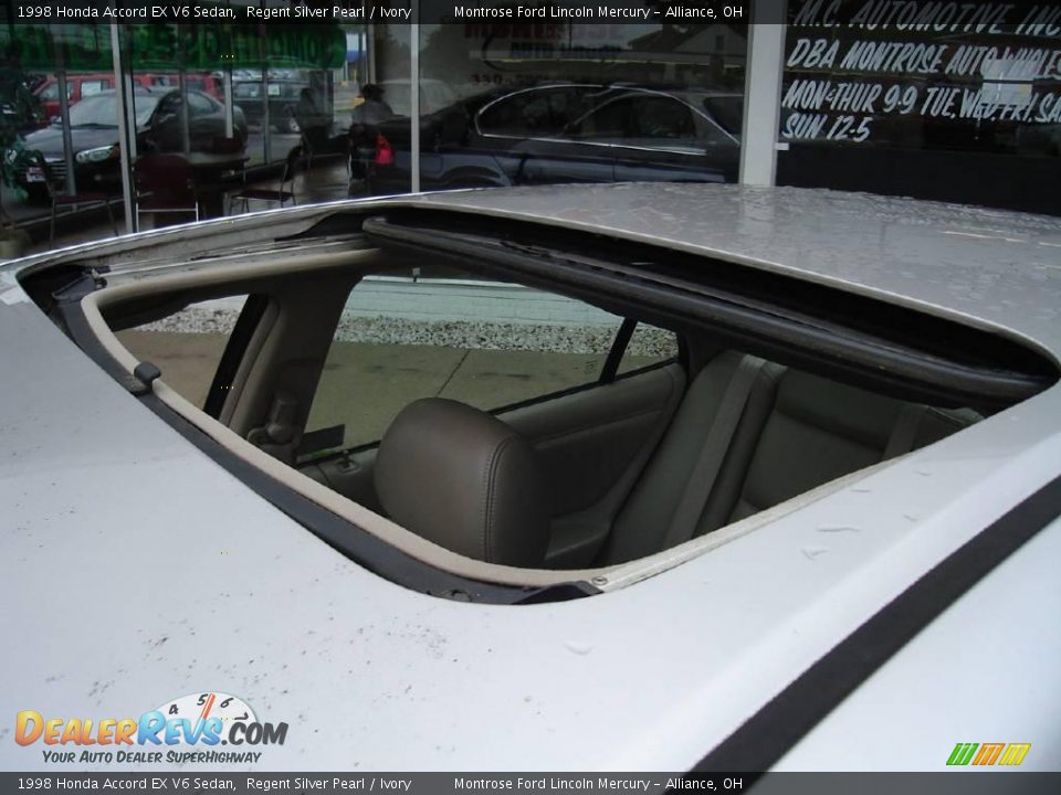 1998 Honda Accord EX V6 Sedan Regent Silver Pearl / Ivory Photo #10