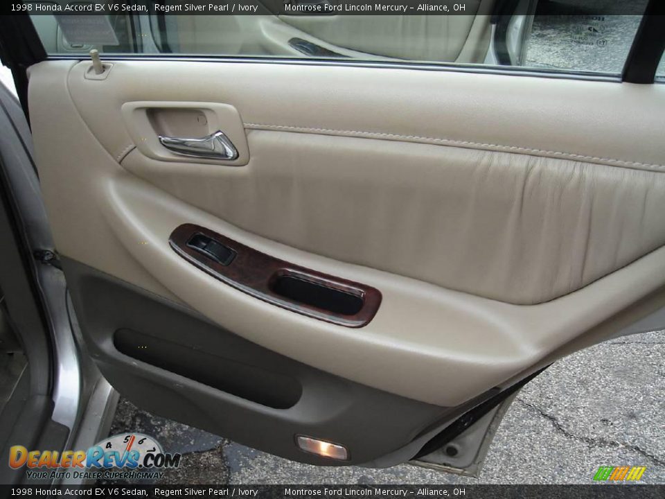 1998 Honda Accord EX V6 Sedan Regent Silver Pearl / Ivory Photo #18