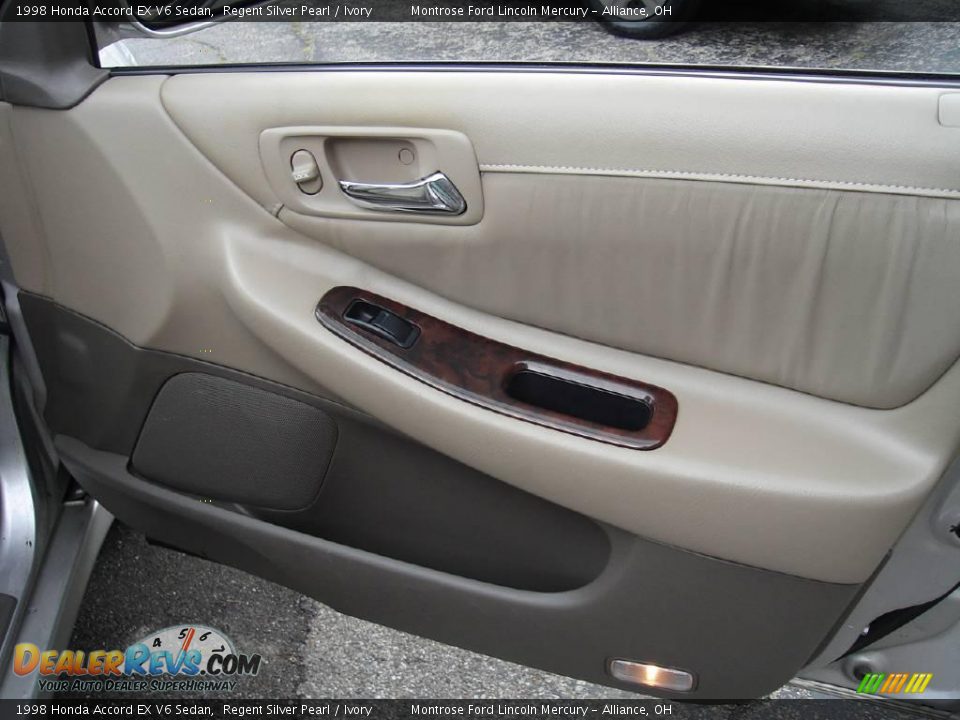 1998 Honda Accord EX V6 Sedan Regent Silver Pearl / Ivory Photo #19