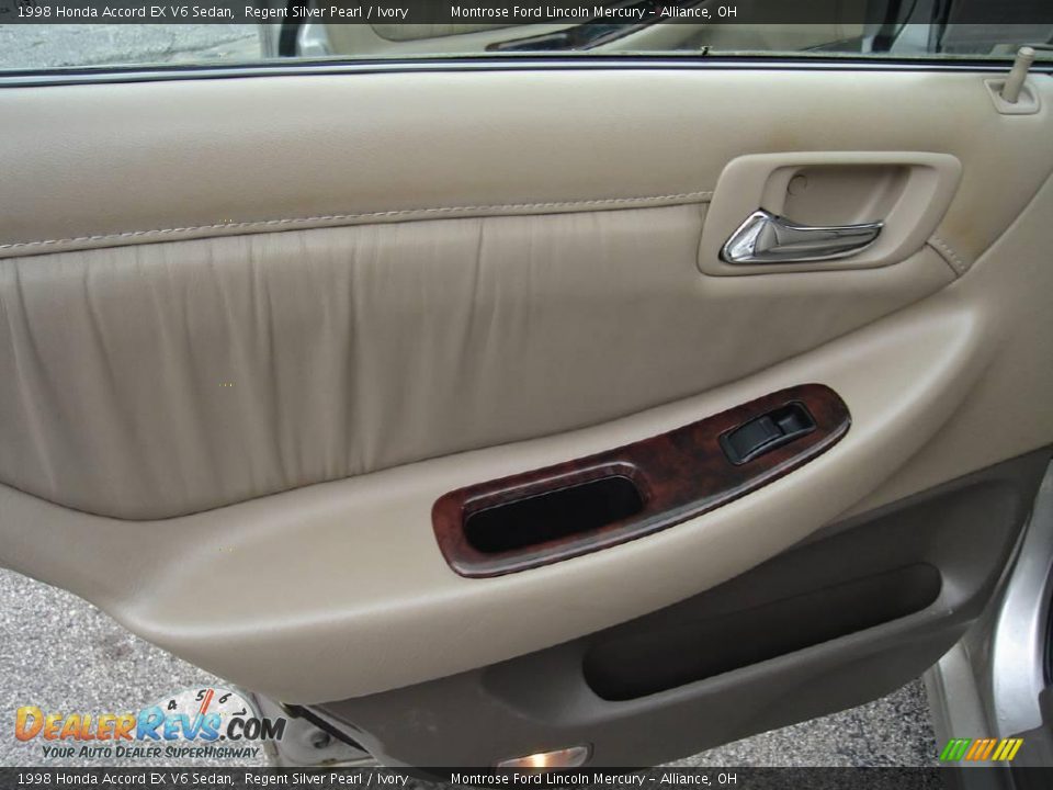 1998 Honda Accord EX V6 Sedan Regent Silver Pearl / Ivory Photo #21