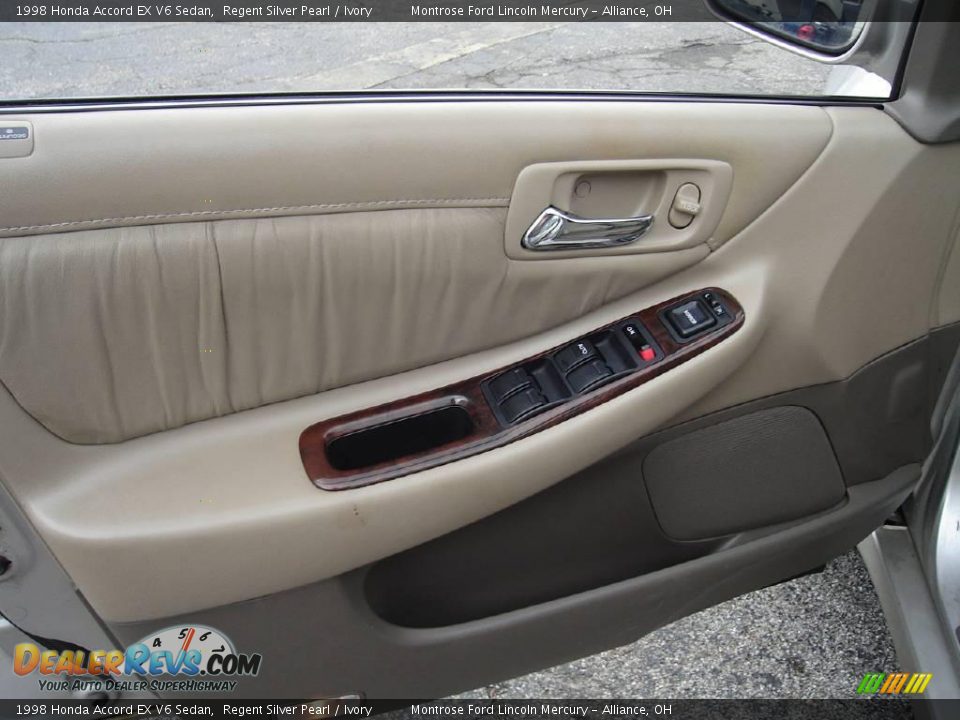 1998 Honda Accord EX V6 Sedan Regent Silver Pearl / Ivory Photo #22