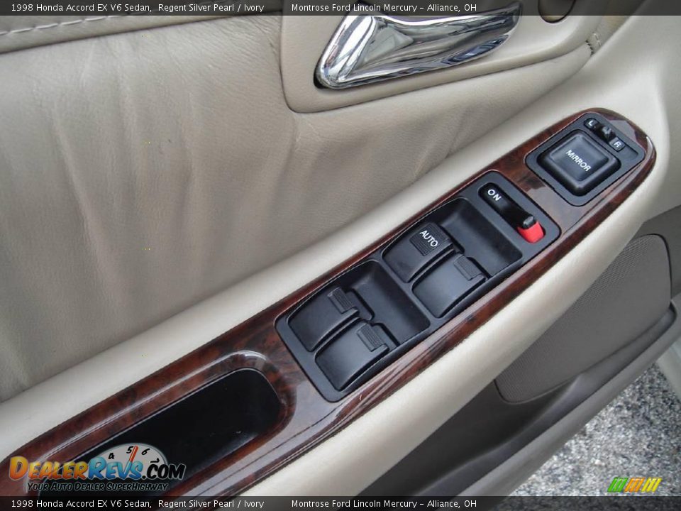 1998 Honda Accord EX V6 Sedan Regent Silver Pearl / Ivory Photo #23