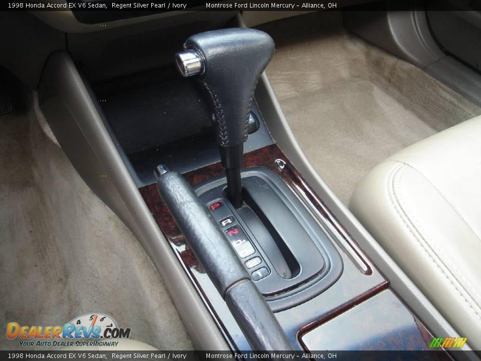 1998 Honda Accord EX V6 Sedan Regent Silver Pearl / Ivory Photo #29