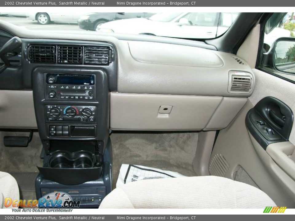 2002 Chevrolet Venture Plus Sandrift Metallic / Neutral Photo #16