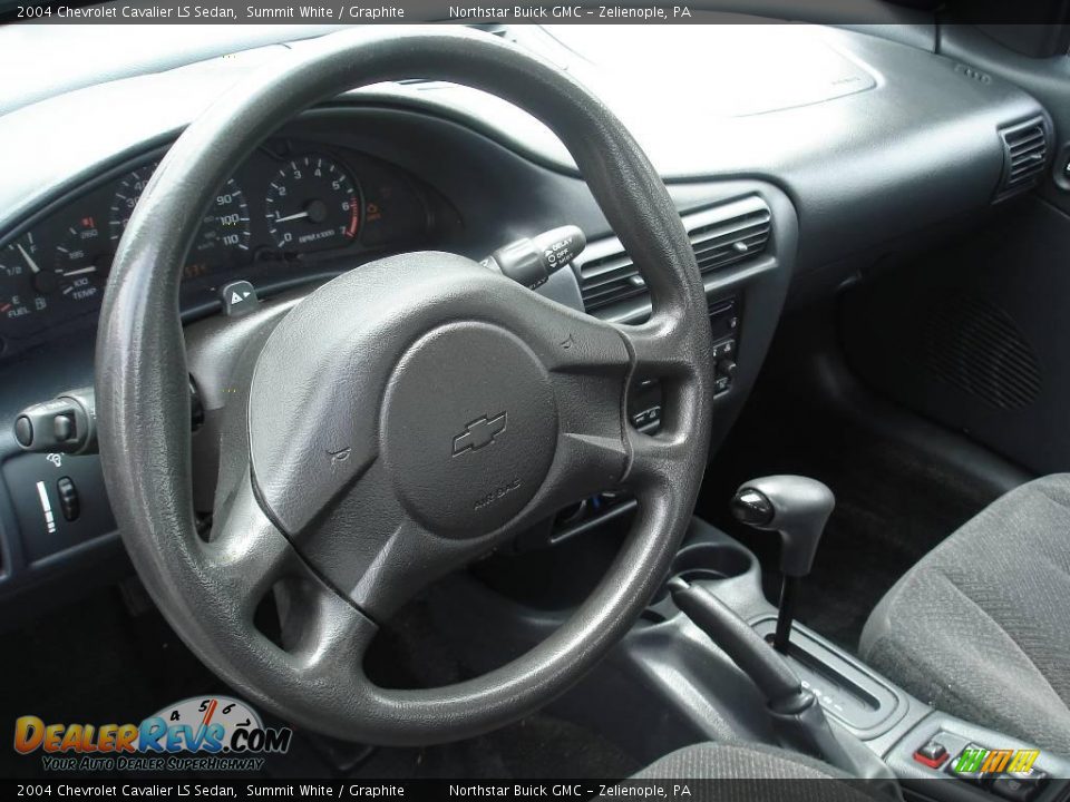 2004 Chevrolet Cavalier LS Sedan Summit White / Graphite Photo #7