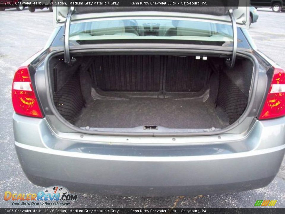 2005 Chevrolet Malibu LS V6 Sedan Medium Gray Metallic / Gray Photo #9