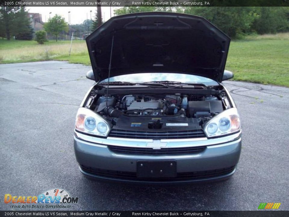 2005 Chevrolet Malibu LS V6 Sedan Medium Gray Metallic / Gray Photo #11