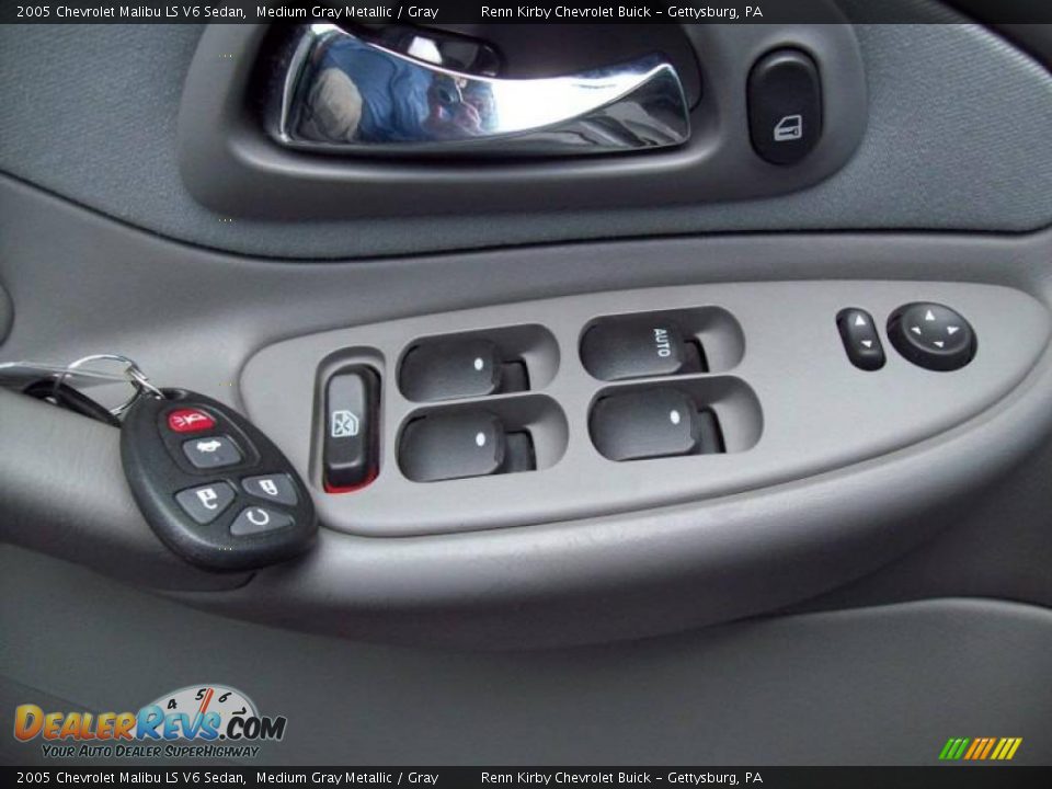 2005 Chevrolet Malibu LS V6 Sedan Medium Gray Metallic / Gray Photo #20
