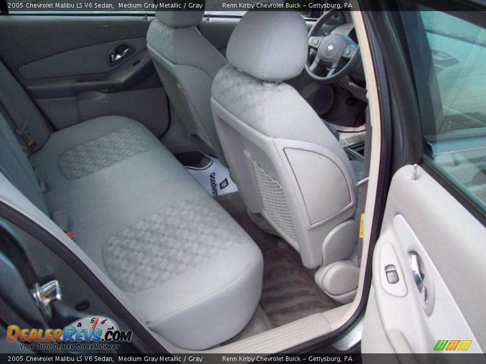 2005 Chevrolet Malibu LS V6 Sedan Medium Gray Metallic / Gray Photo #25