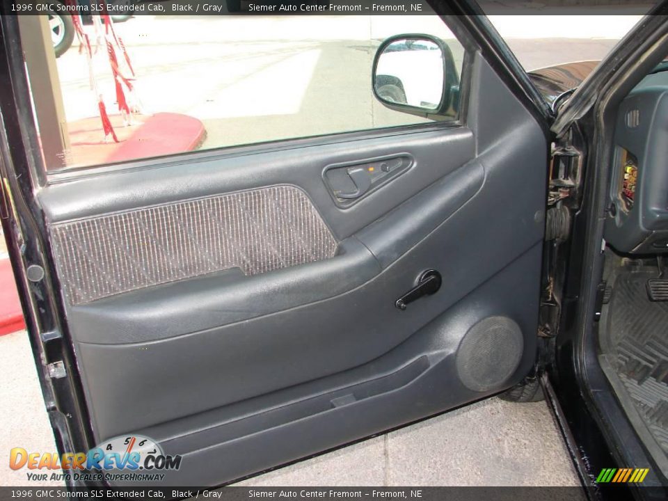 1996 GMC Sonoma SLS Extended Cab Black / Gray Photo #13