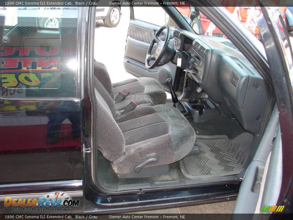 1996 GMC Sonoma SLS Extended Cab Black / Gray Photo #24