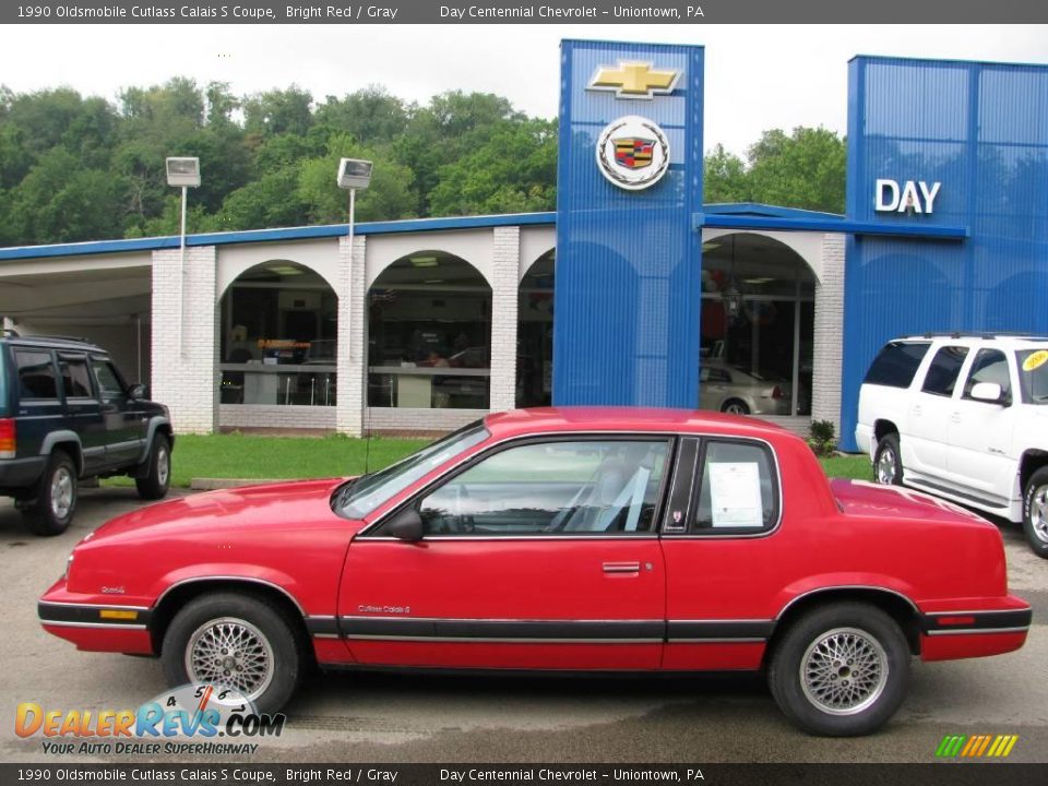 1990 Oldsmobile Cutlass Calais S Coupe Bright Red / Gray Photo #2