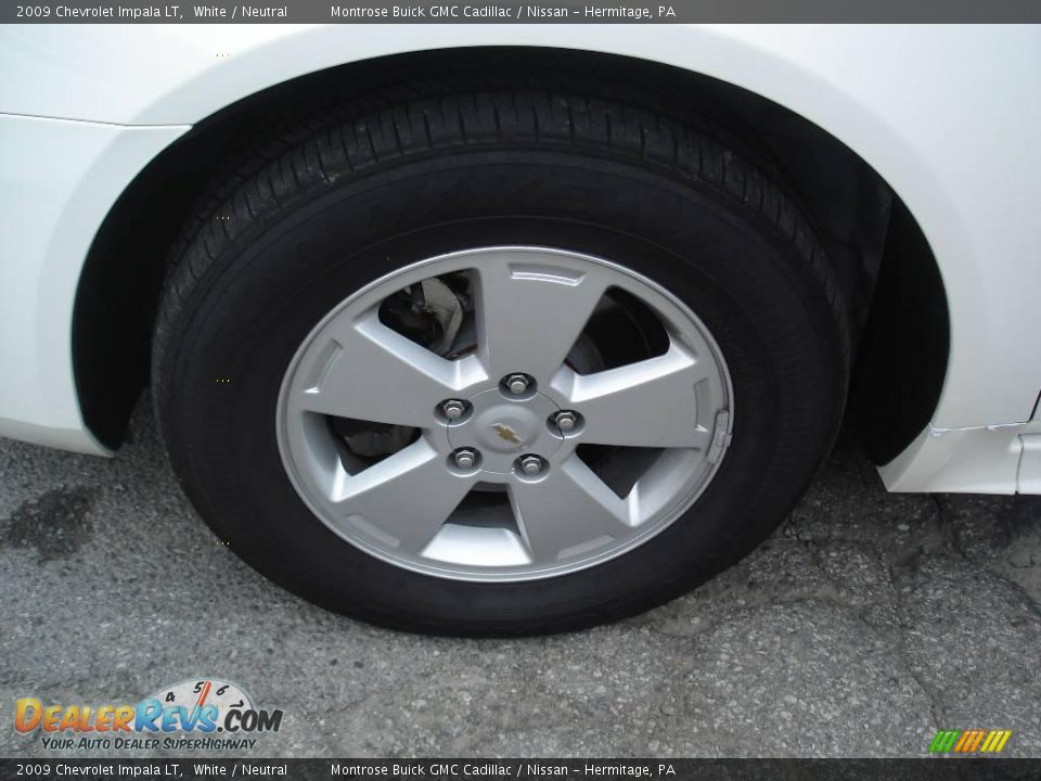 2009 Chevrolet Impala LT White / Neutral Photo #17