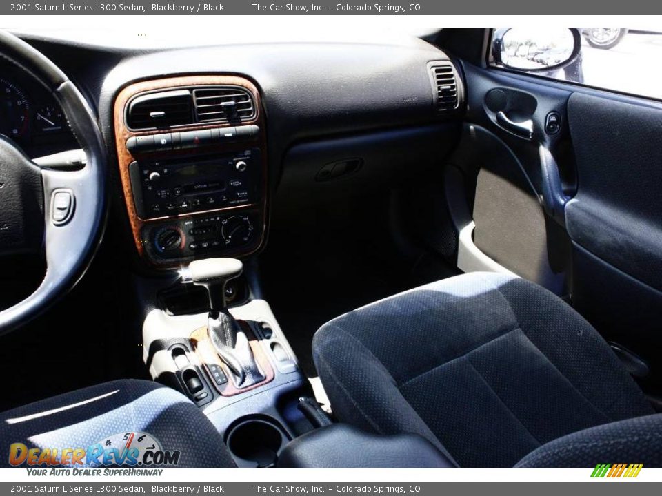 2001 Saturn L Series L300 Sedan Blackberry / Black Photo #10