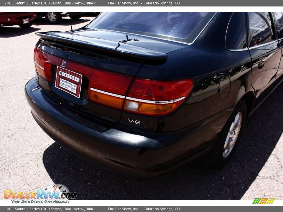 2001 Saturn L Series L300 Sedan Blackberry / Black Photo #17