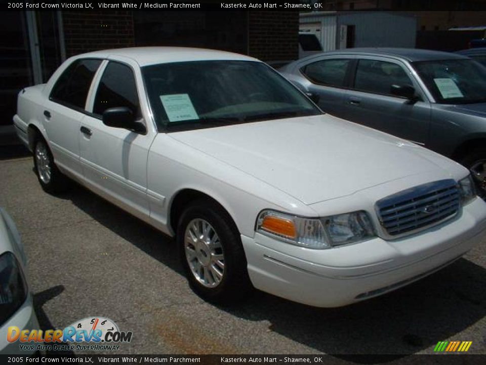 2005 Ford Crown Victoria LX Vibrant White / Medium Parchment Photo #1