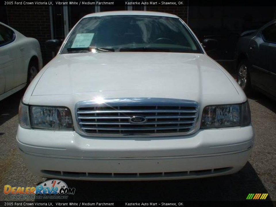 2005 Ford Crown Victoria LX Vibrant White / Medium Parchment Photo #2