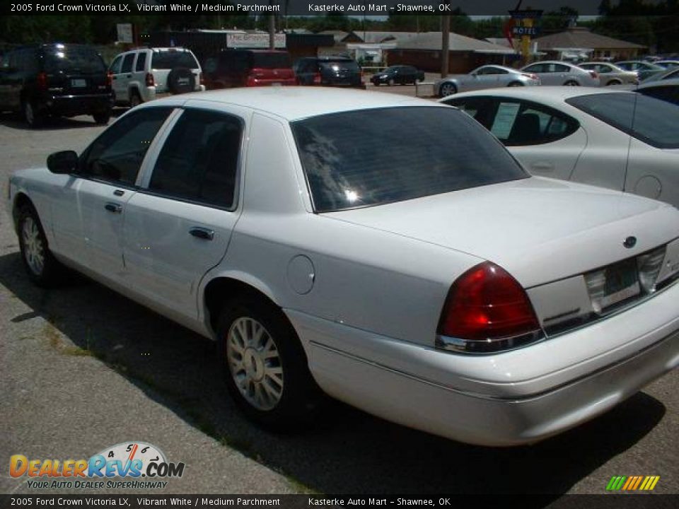 2005 Ford Crown Victoria LX Vibrant White / Medium Parchment Photo #4