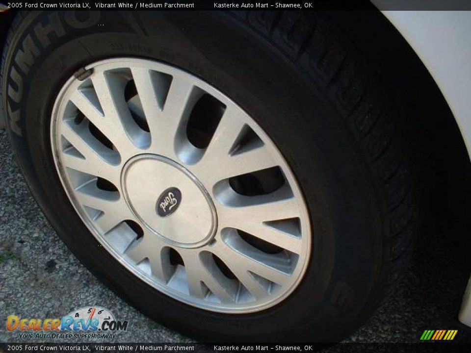 2005 Ford Crown Victoria LX Vibrant White / Medium Parchment Photo #6