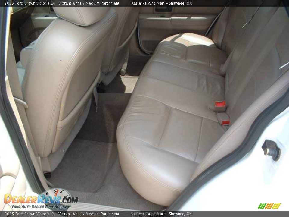 2005 Ford Crown Victoria LX Vibrant White / Medium Parchment Photo #9