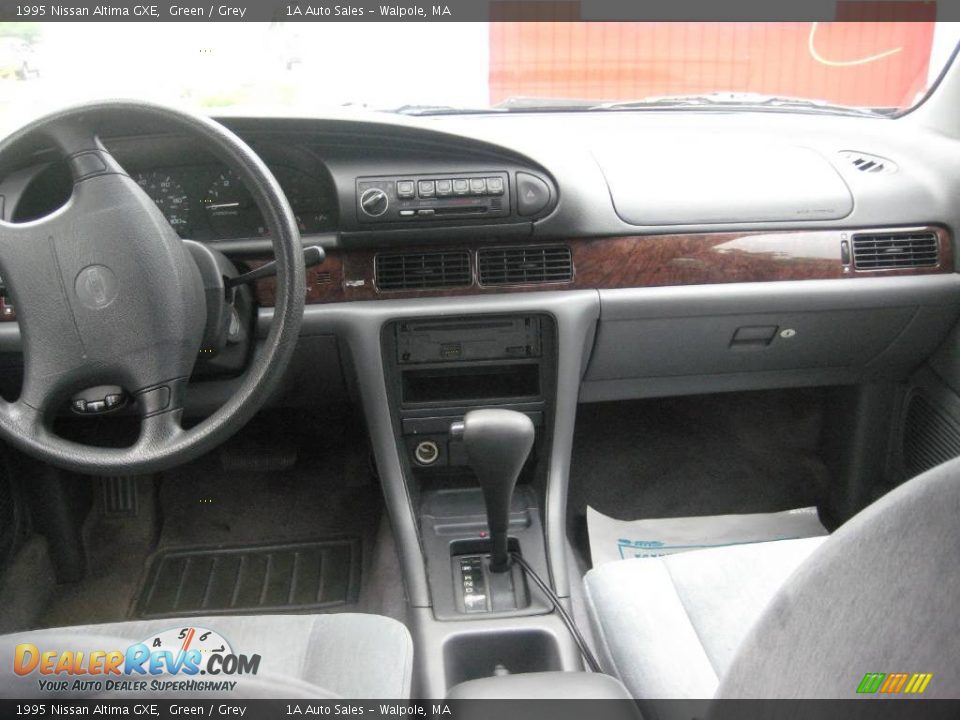 1995 Nissan Altima GXE Green / Grey Photo #5
