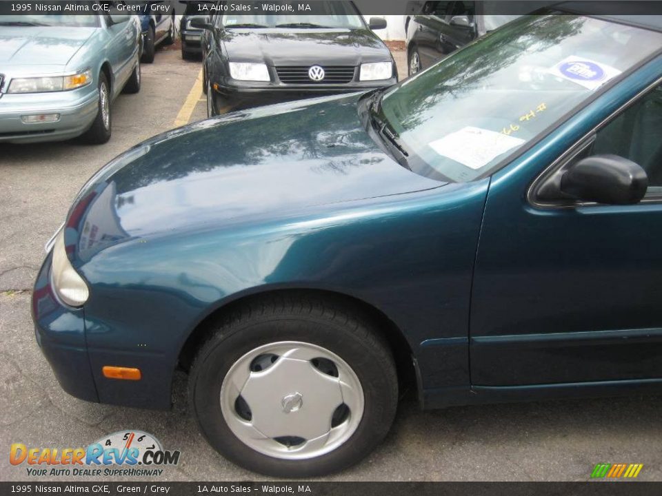 1995 Nissan Altima GXE Green / Grey Photo #8