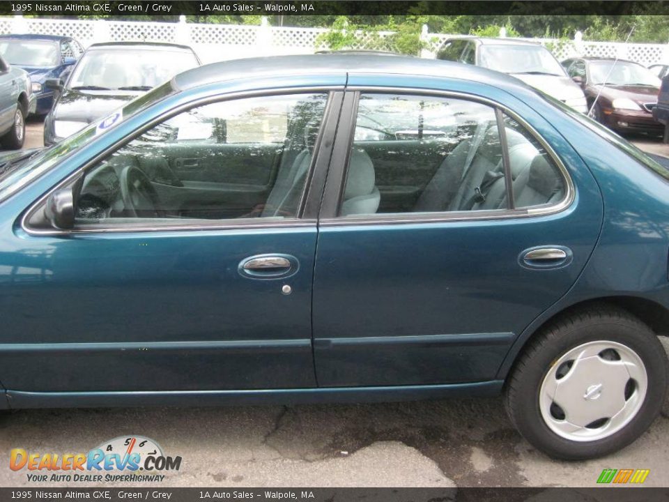 1995 Nissan Altima GXE Green / Grey Photo #9