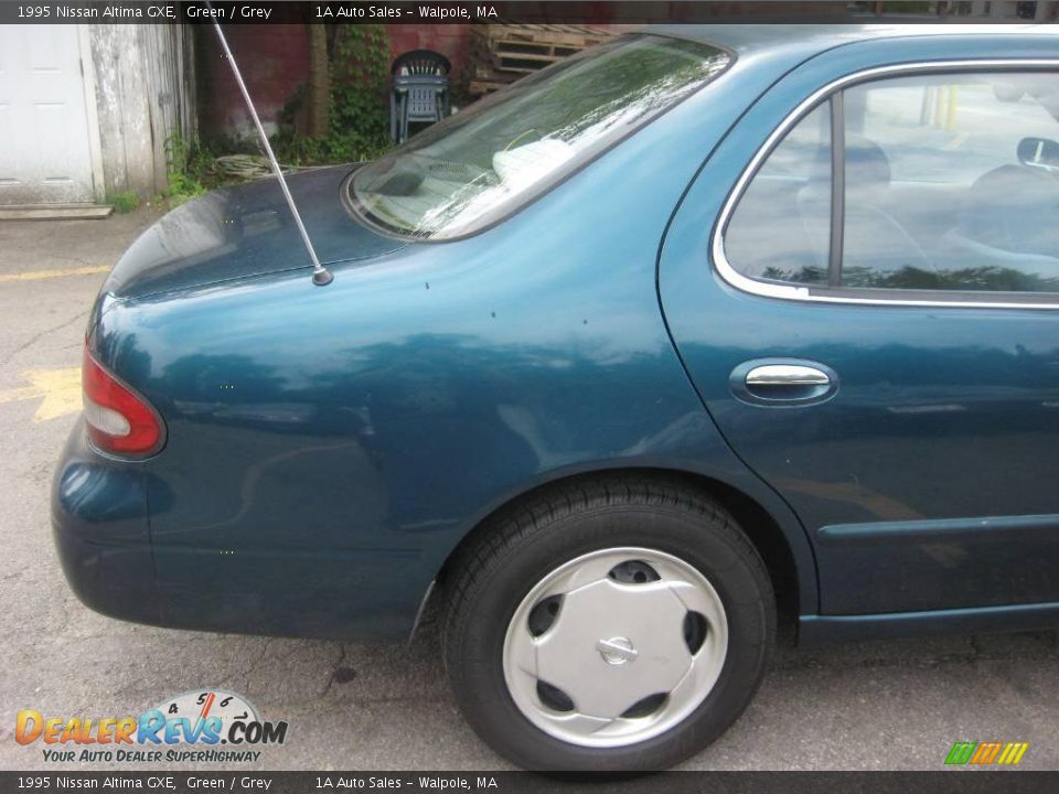 1995 Nissan Altima GXE Green / Grey Photo #12