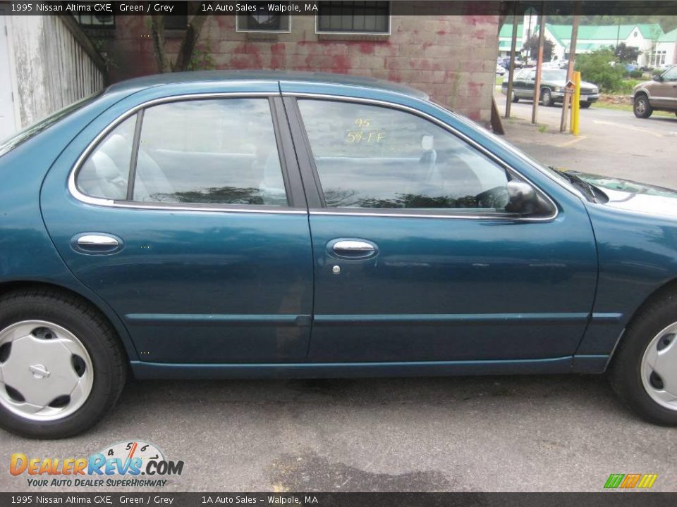 1995 Nissan Altima GXE Green / Grey Photo #13