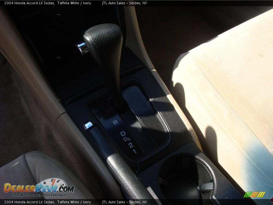 2004 Honda Accord LX Sedan Taffeta White / Ivory Photo #18